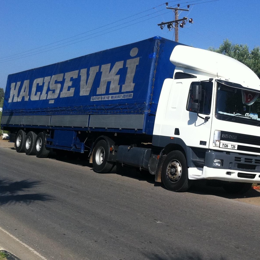 Hacışevki Nakliyat araç filosunun farklı tonajlara sahip lojistik araçları
